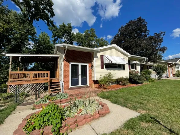 8903 Sylvania St, Lorton, VA 22079