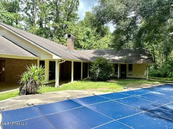 8 George Pearson Rd, Picayune, MS 39466