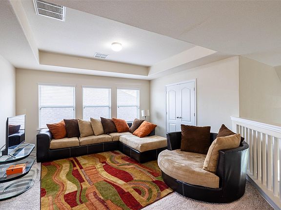 4th image of 2318 Red Slate Dr