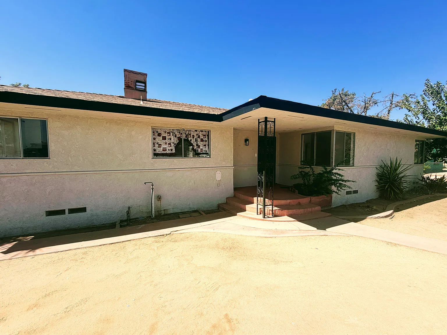4 bed, 1609 sqft, $2,245 — Photo 3