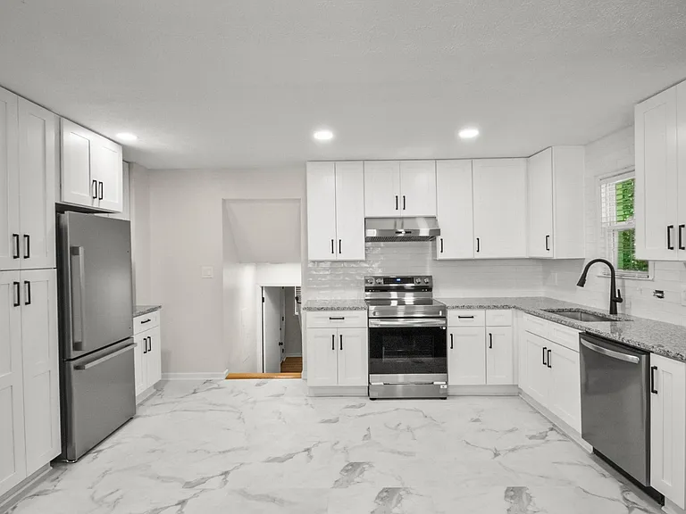 1399 Lockwood Dr SW — Photo 11