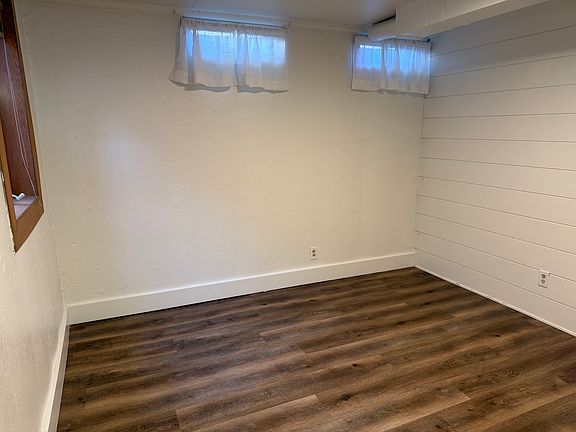2nd image of 924 Avenue B #D