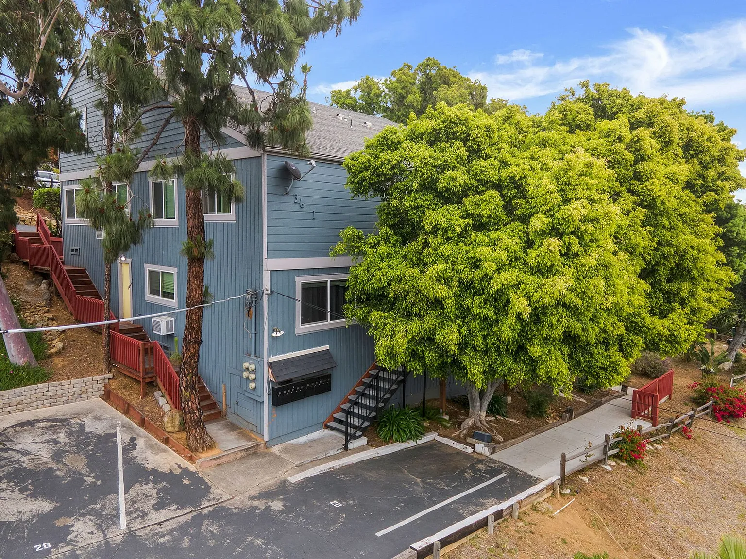 FH - Hilltop Apartments — Photo 1
