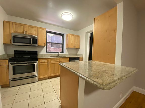 4th image of 305 E 47th St #3M