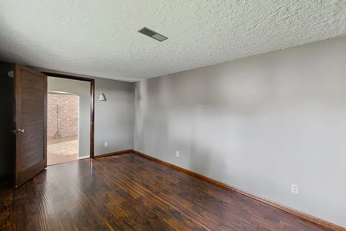 922 1st Ave SW — Photo 23