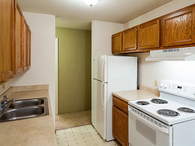 Silver Bell Apartments — Photo 17