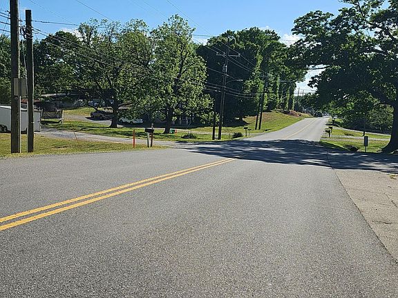 4th image of 212 Ogden Rd