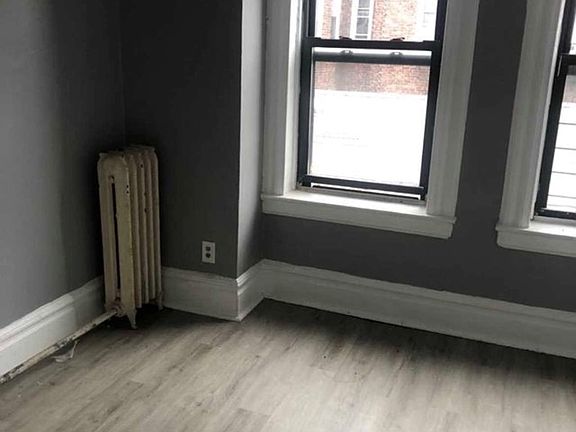 5th image of 409-411 Summer Ave #15