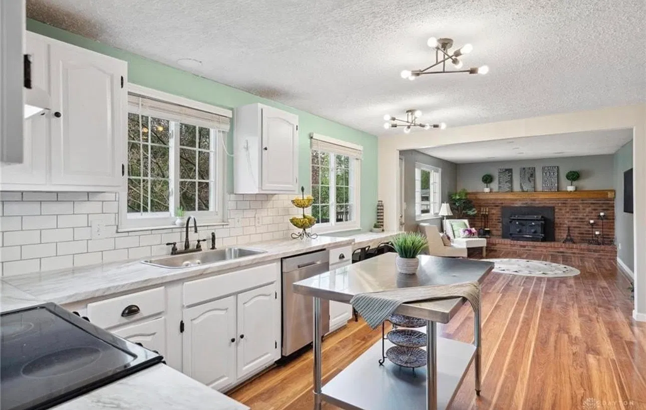 4 bed, 1998 sqft, $2,500 — Photo 4