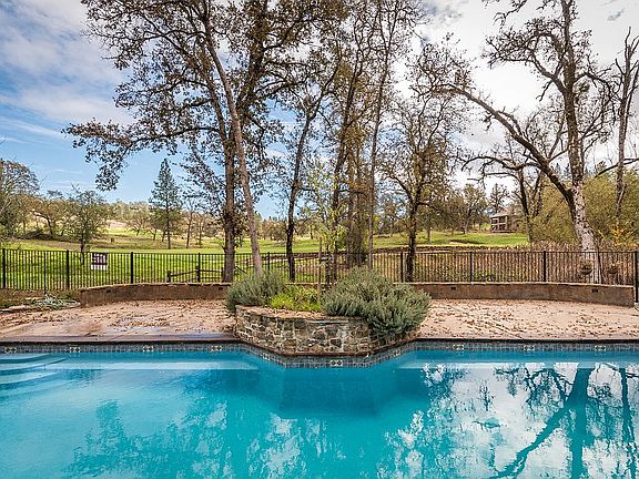 3rd image of 13084 Torrey Pines Dr