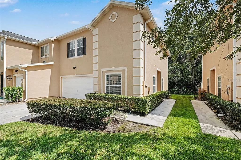 3 bed, 2.5 bath, 1764 sqft, $2,400 — Photo 2