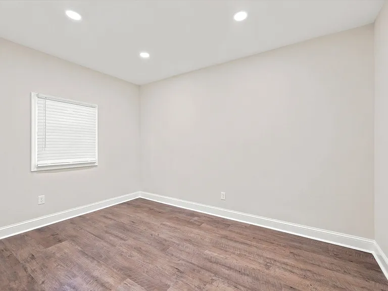 1605 Brintons Bridge Rd — Photo 19