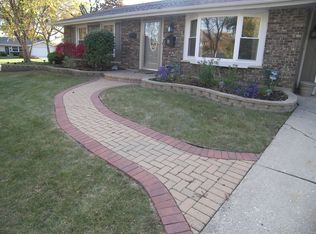 704 Clover Ln, Schaumburg, IL 60193