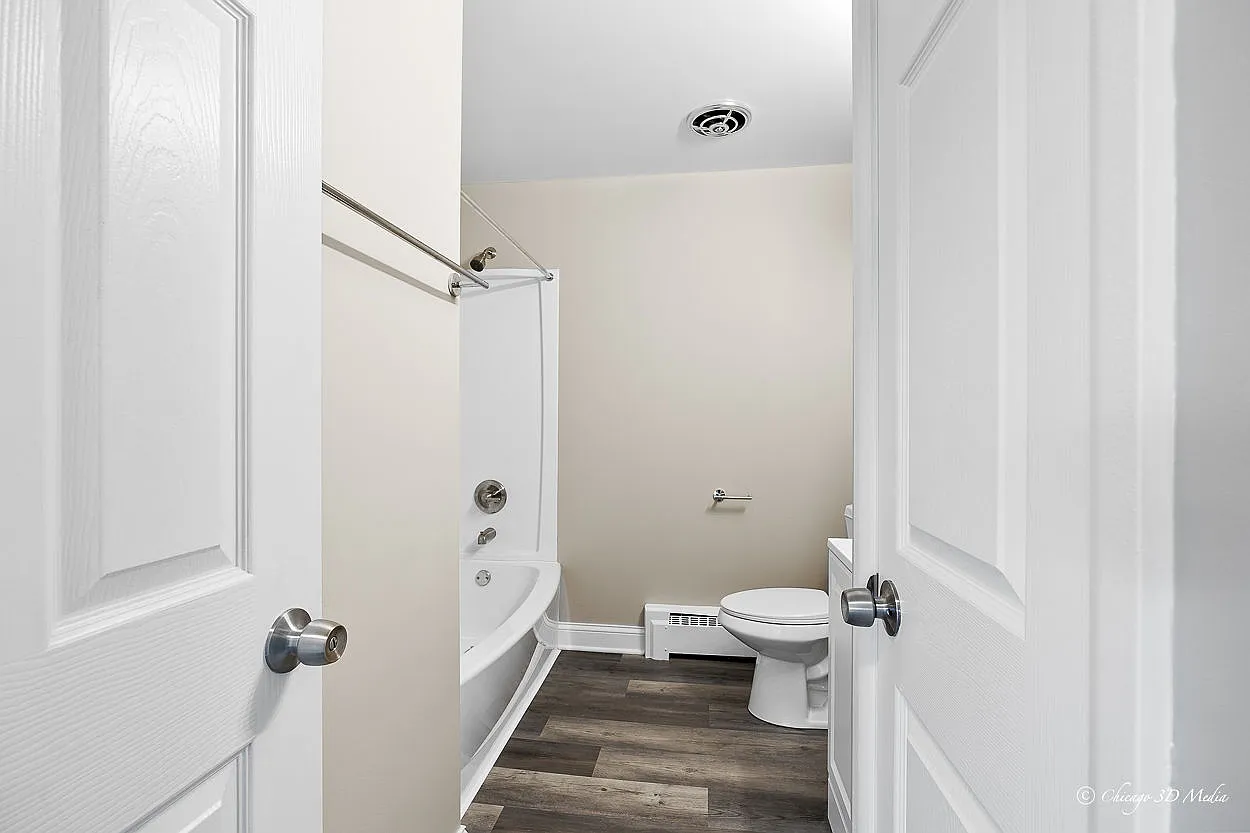 2 bed, 1.0 bath, 1000 sqft, $2,100 — Photo 4