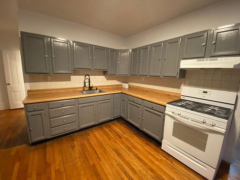12 Courtney Ave — Photo 6