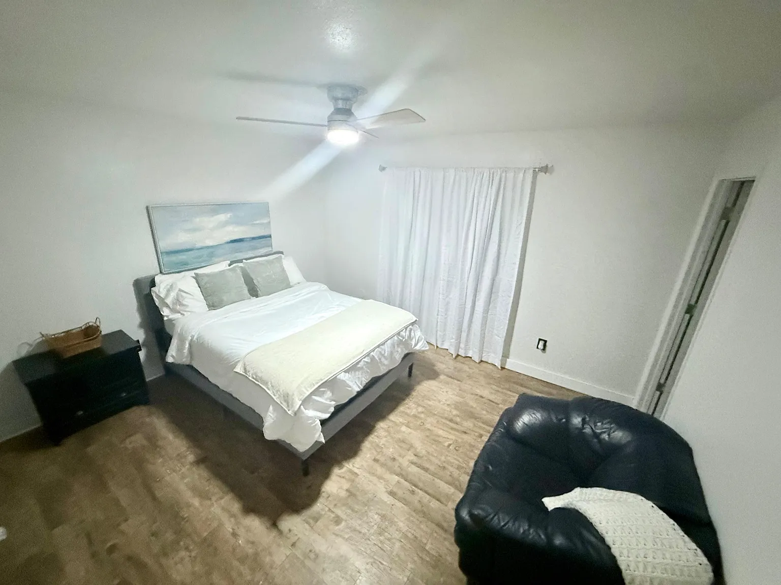4 bed, 2.0 bath, 2300 sqft, $1,364 — Photo 2