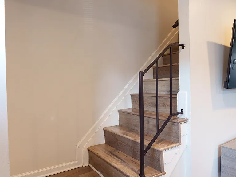 8439 Pioneer Dr — Photo 5