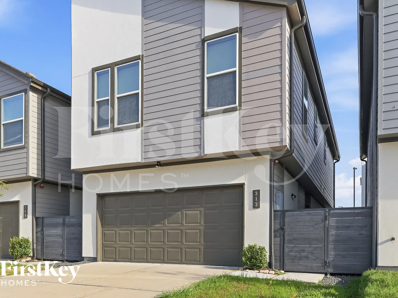 3 bed, 2.5 bath, 1619 sqft, $2,015 — Photo 2