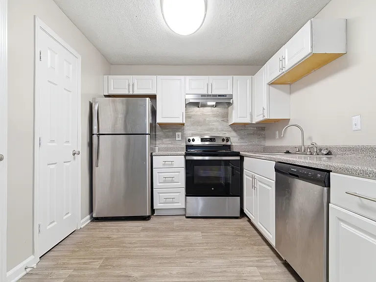 City Park Apartments — Photo 32