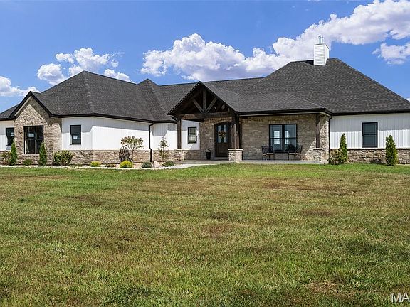 4th image of 3150 Dyer Rd