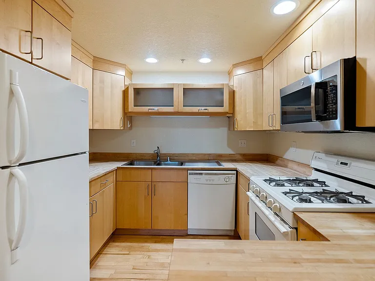 2074-2078 Parker Street - Residential — Photo 12