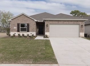 1104 Alexander St, Trenton, TX 75490