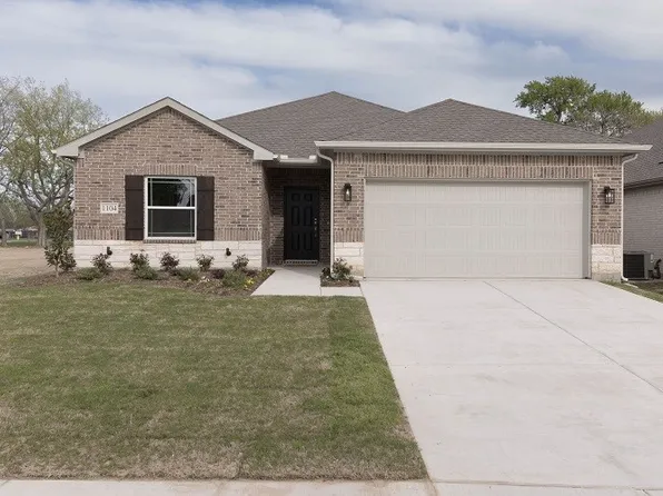 1104 Alexander St, Trenton, TX 75490