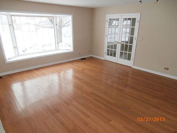 5th image of 2045 Gladstone Dr