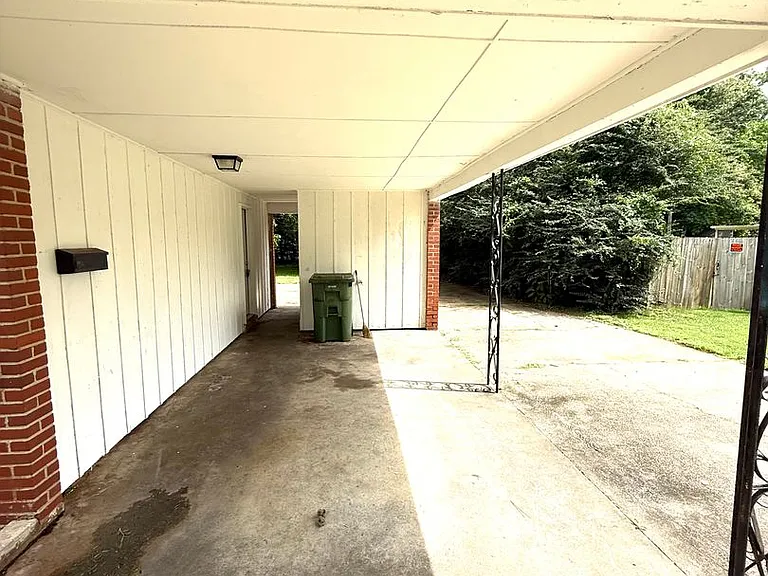 942 Parkwood Ct — Photo 13