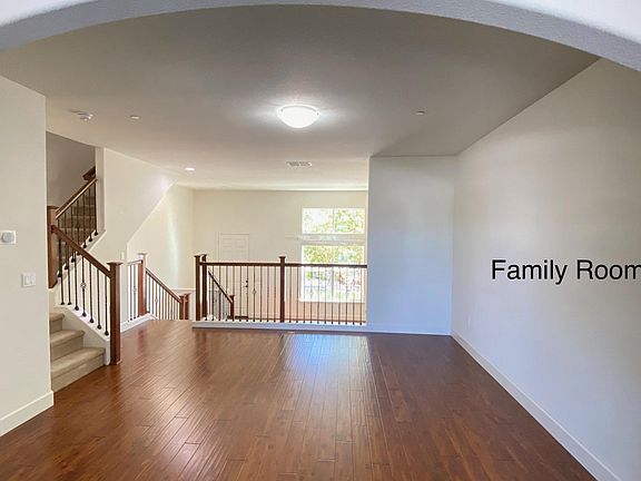4th image of 229 Esfahan Ct