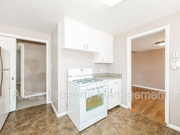 3rd image of 2123 Robin Dr