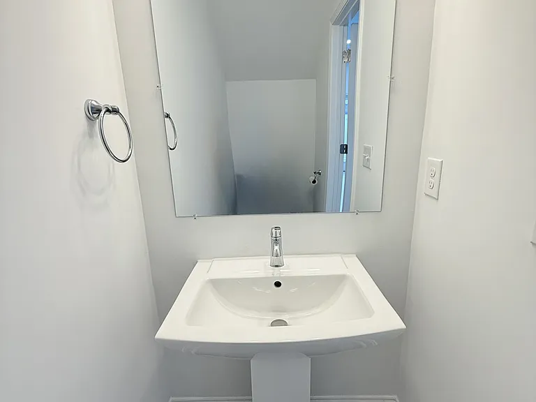 861 Maxine Ct #4B — Photo 6