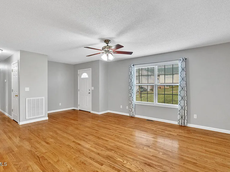 1125 Faye St — Photo 11
