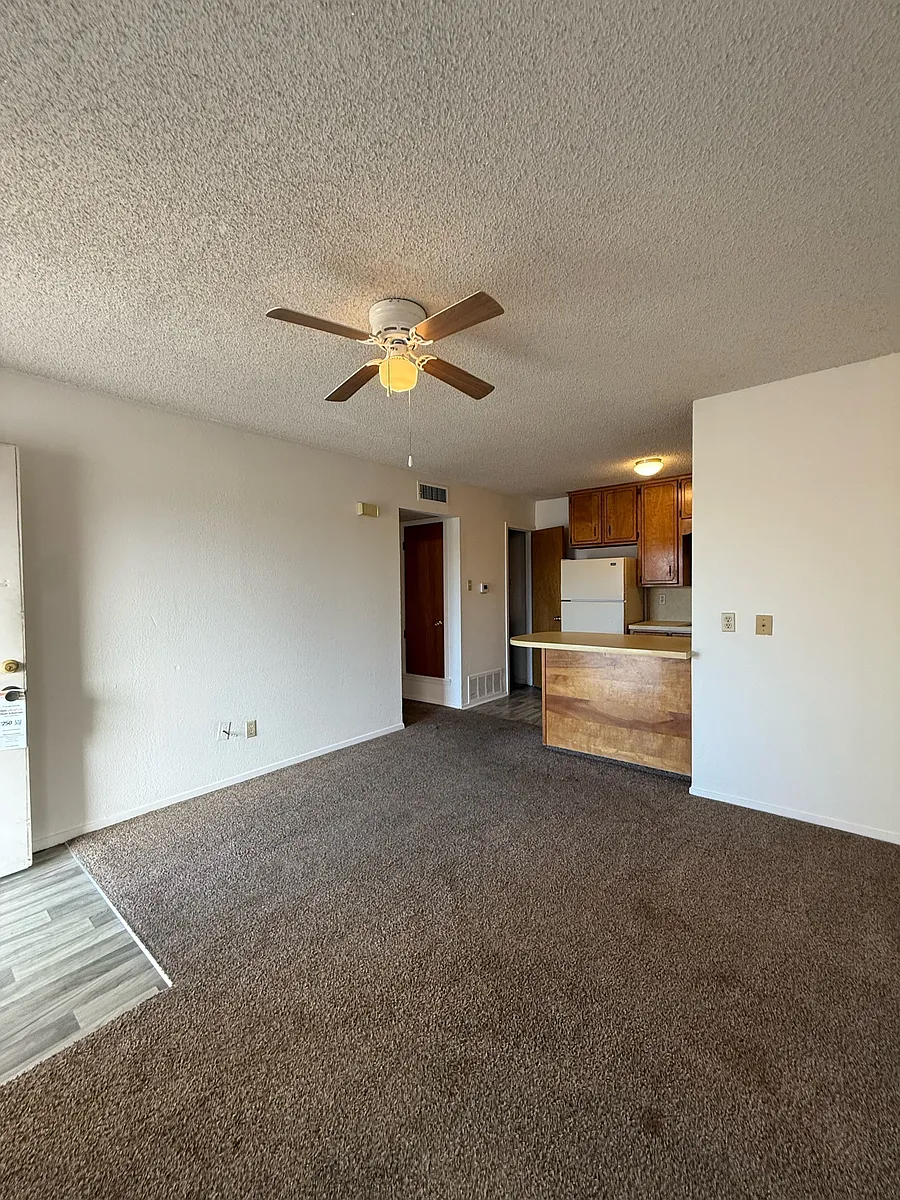 Building Photo - 1595 W Frey St #206