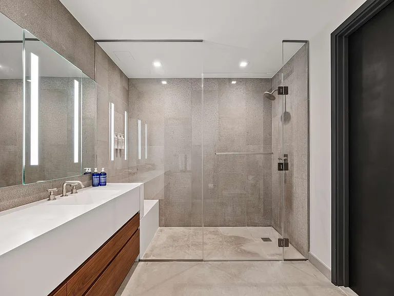 360 E 89th St #4E1 — Photo 25