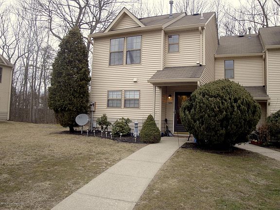 2nd image of 1600 Dahlia Ct