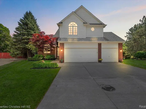 19880 Irving Dr, Livonia, MI 48152