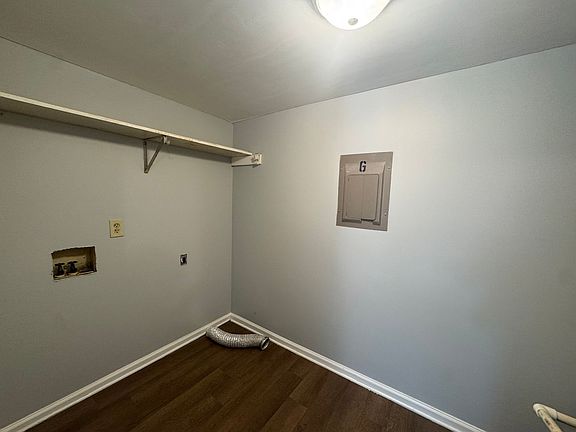 4th image of 525 Lost Cir #G