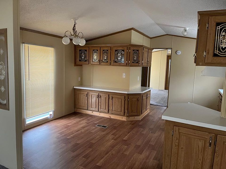 2nd image of 9 Maple Creek Ln