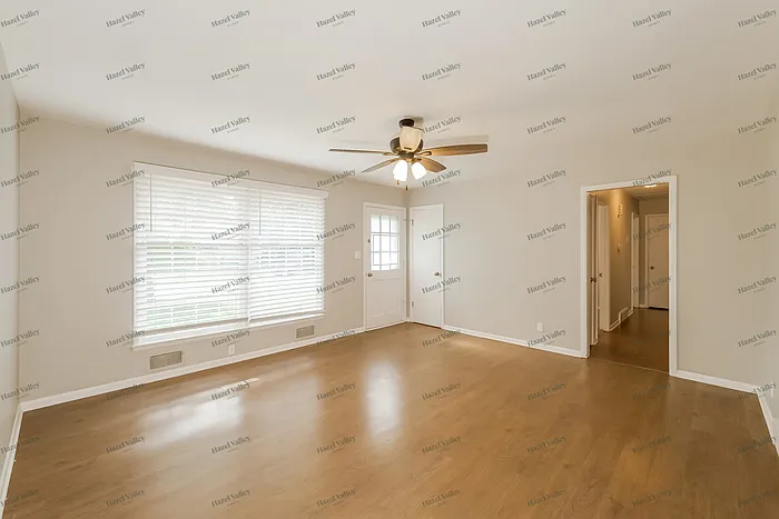 9802 England Dr — Photo 8