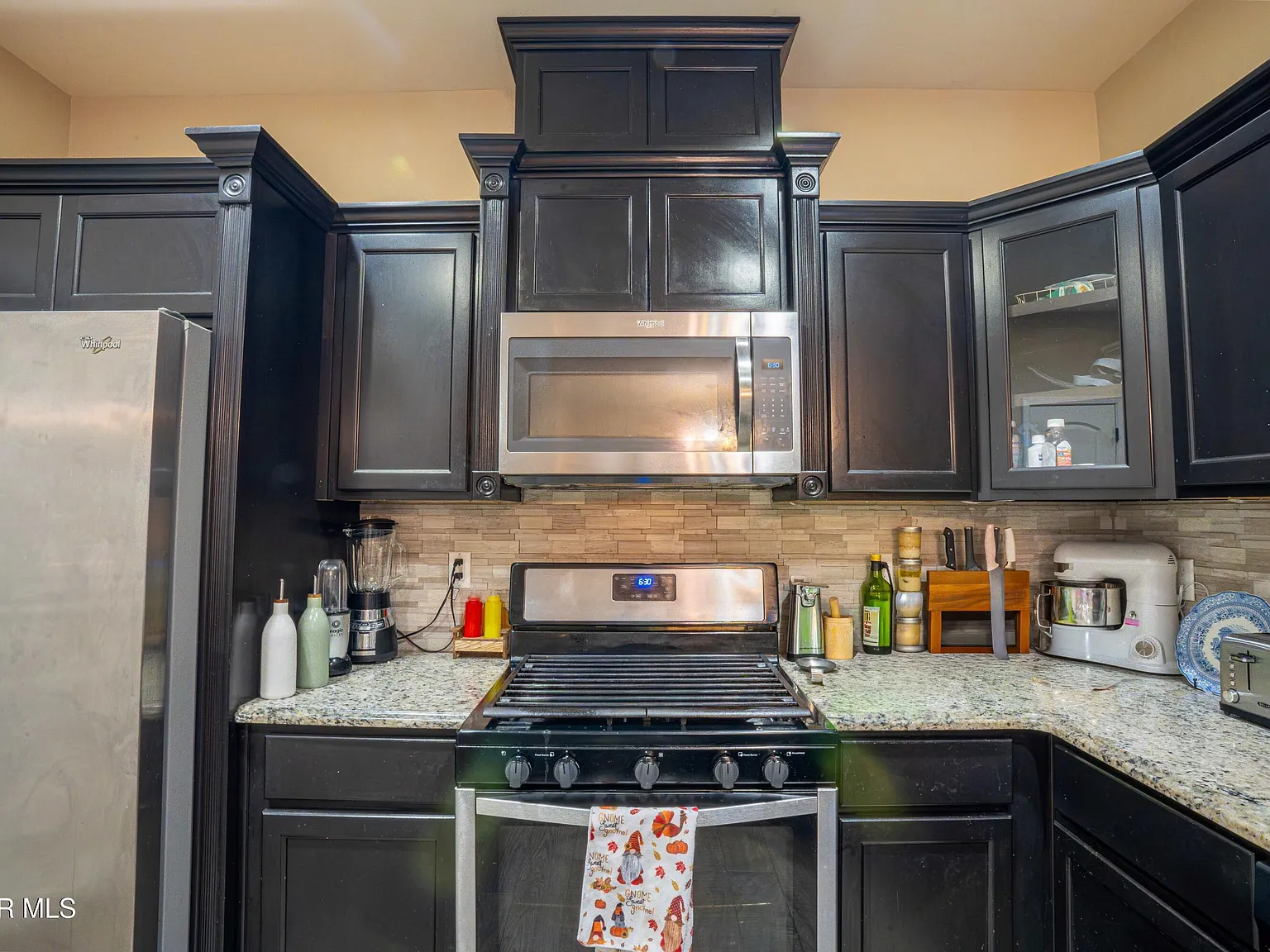 3 bed, 2.0 bath, 1529 sqft, $1,795 — Photo 3