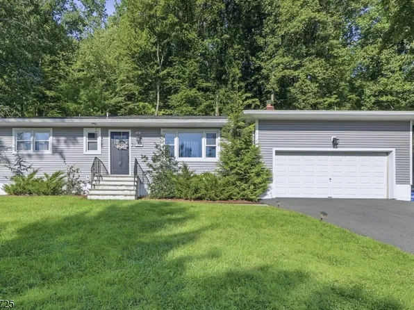 127 Hillside Dr, North Haledon Boro, NJ 07508
