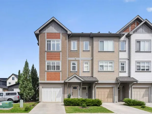 98 SW Copperstone Cmn SE, Calgary, AB T2Z 5E4