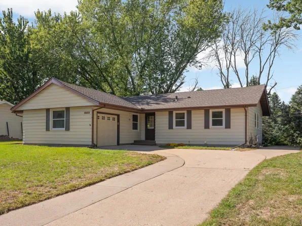 11748 Bittersweet St NW, Coon Rapids, MN 55433