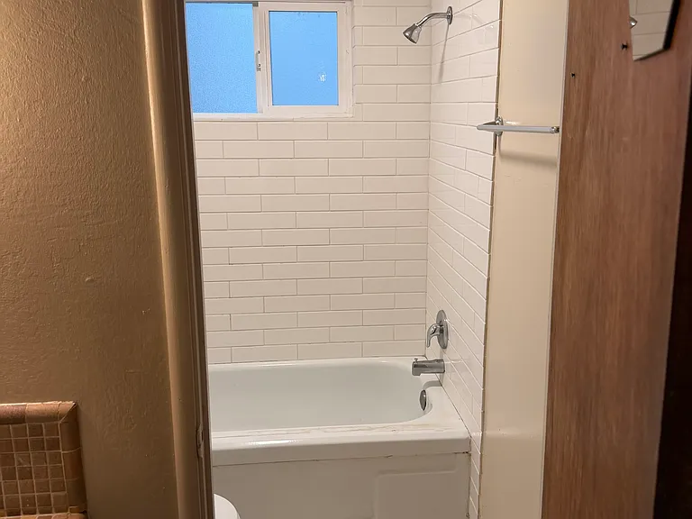 2406 G St — Photo 8