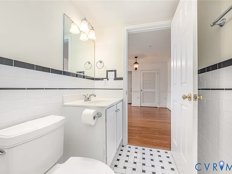 24 W Locke Ln #1 — Photo 18