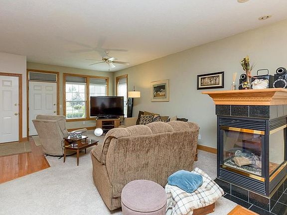 2nd image of 130 NE Sunrise Dr
