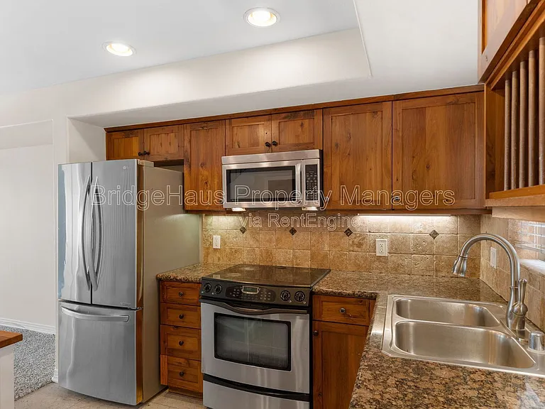 801 W Hawthorn St W #304 — Photo 9