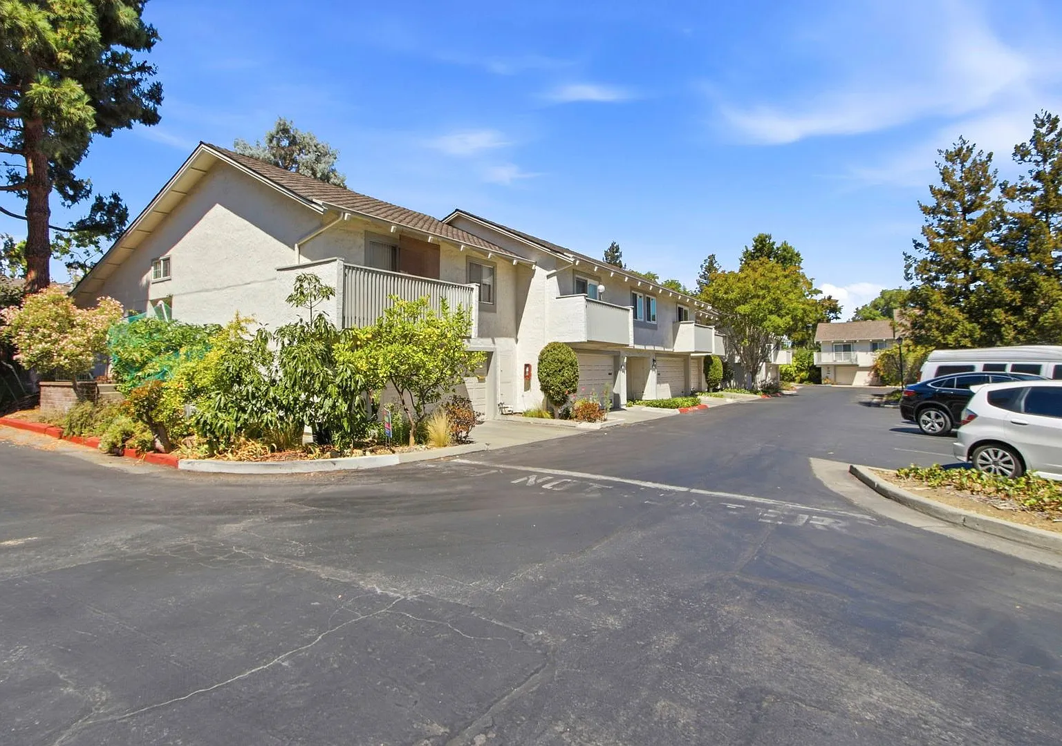 Wow! What a Great Home! Available Now! — Photo 2