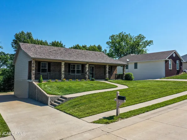 260 Ellsworth Dr, Holts Summit, MO 65043
